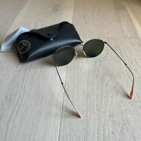 Ray-Ban Round Metal Sunglasses - Picture 5 of 6
